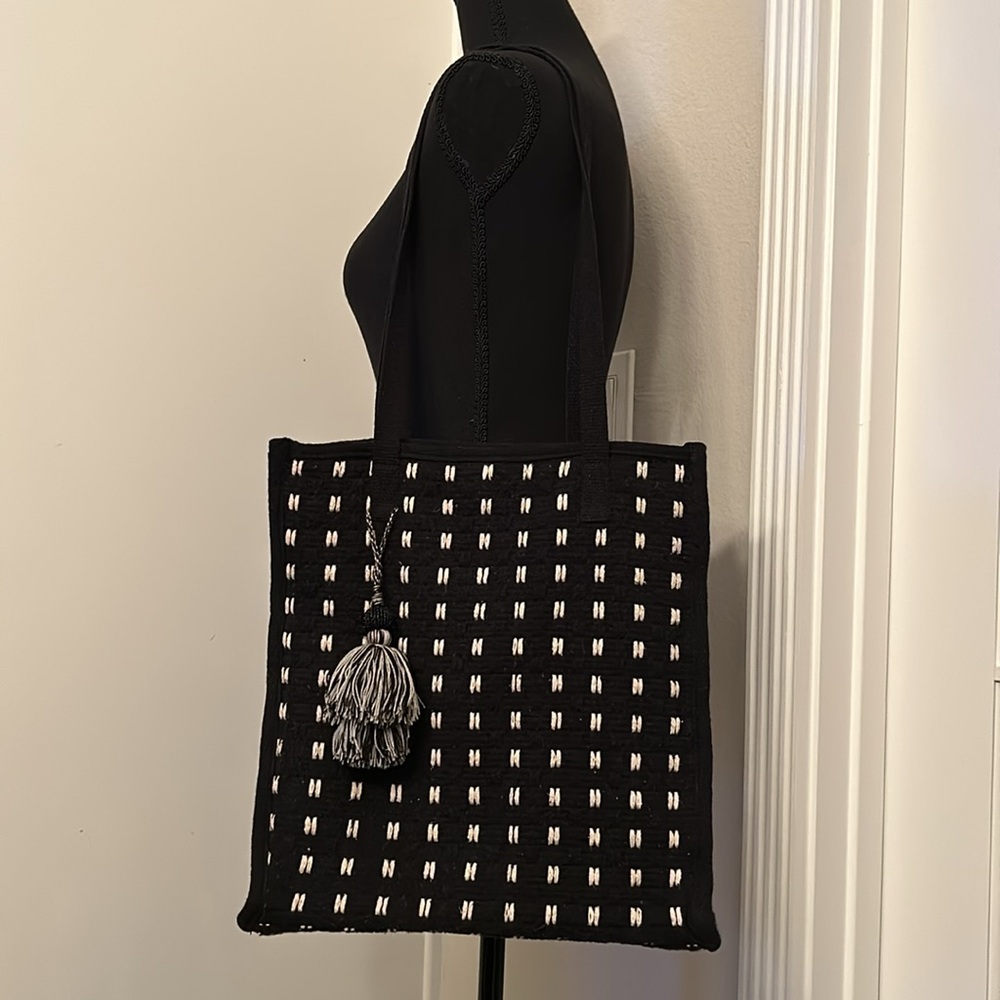 Universal Threads artisan textured cotton stripe lined tote bag.  Snap closure.